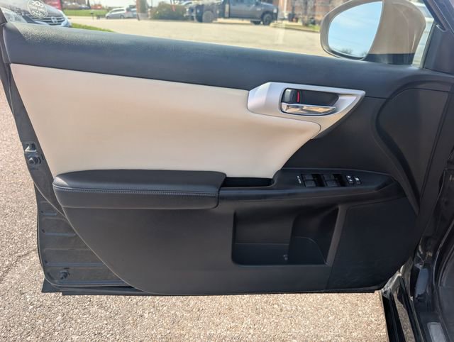 Used 2012 Lexus CT 200h Premium w/ Premium Audio Pkg FWD image 9
