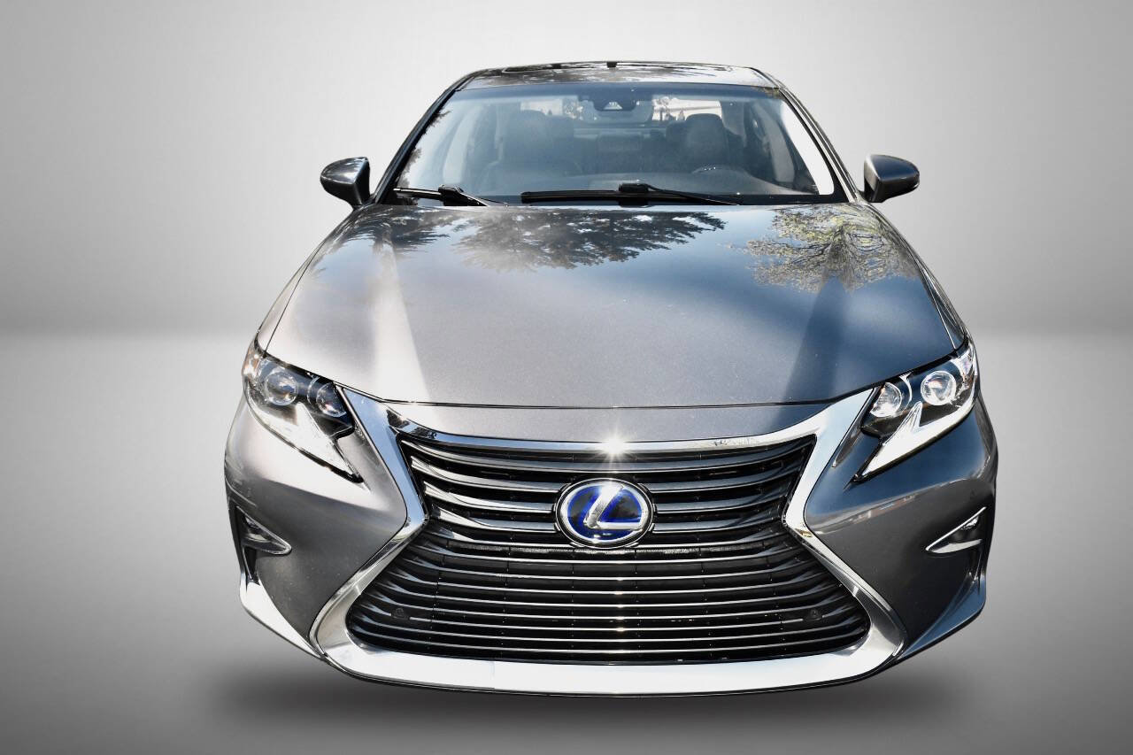 Used 2017 Lexus ES 300h w/ Luxury Package FWD image 10