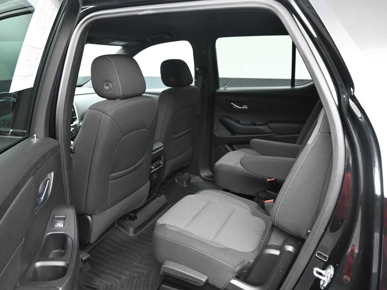 Used 2022 Chevrolet Traverse LT w/ Midnight/Sport Edition image 46