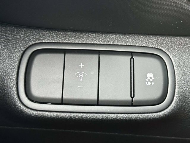 Used 2025 Hyundai Venue Limited FWD image 35