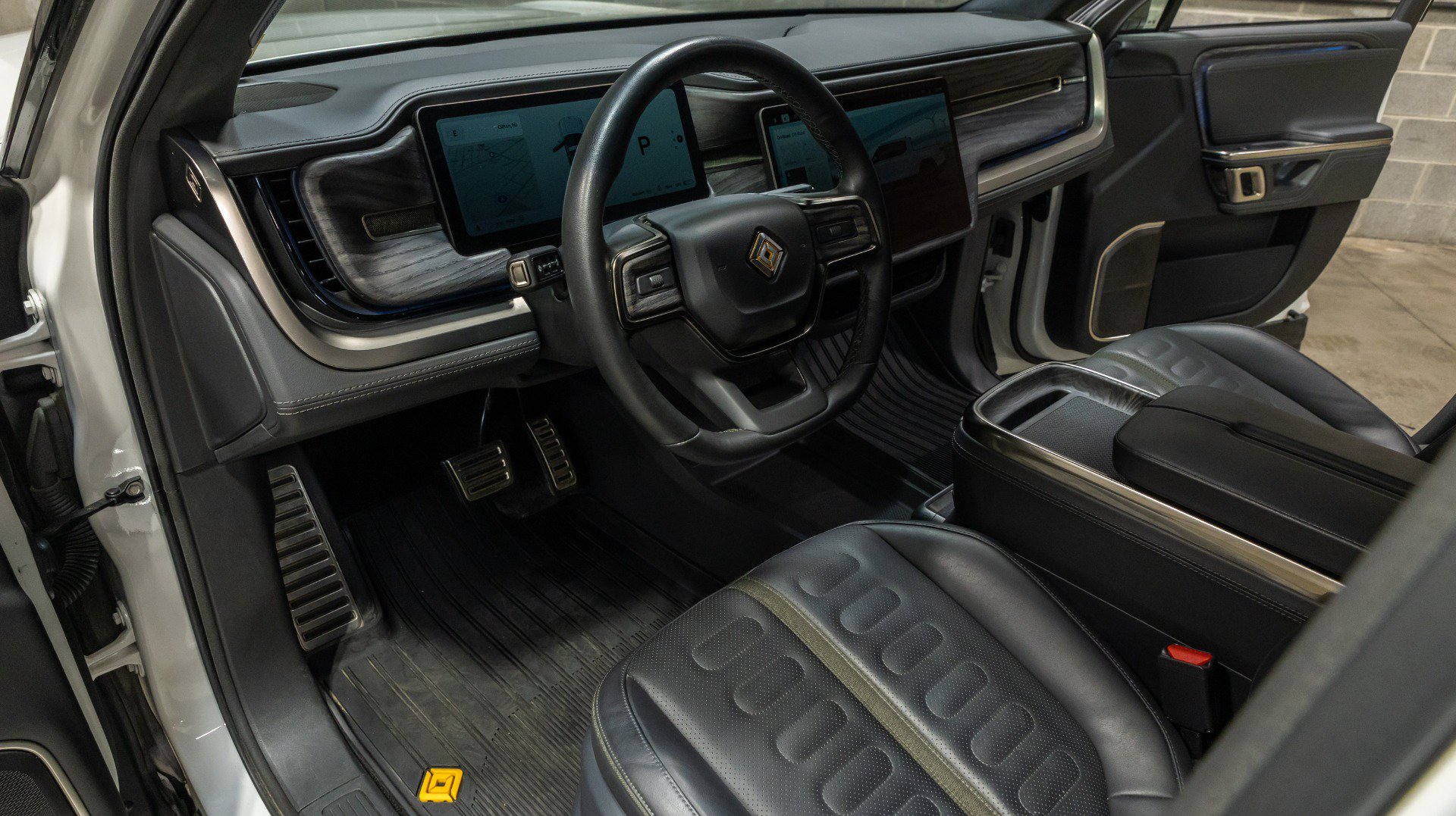 Used 2022 Rivian R1T Adventure AWD/4WD image 42