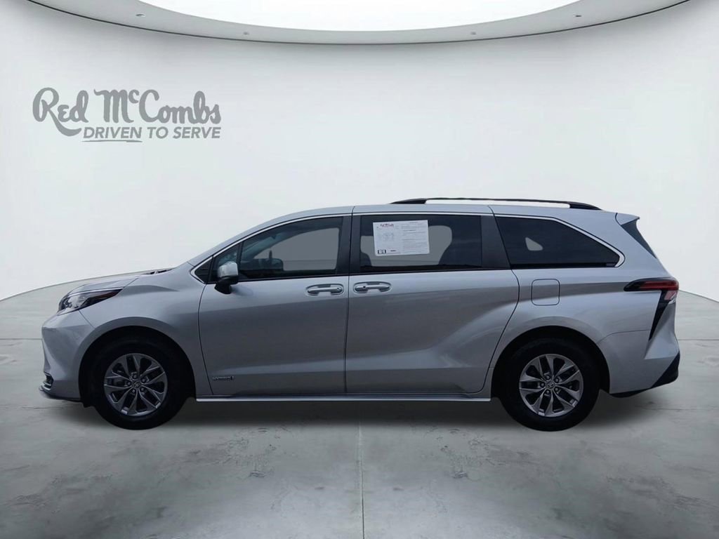Used 2021 Toyota Sienna LE FWD image 2