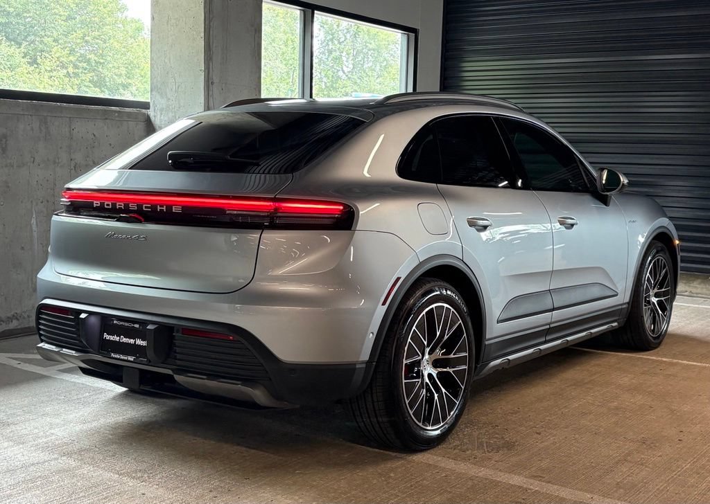 Used 2025 Porsche Macan 4S Electric AWD/4WD image 8