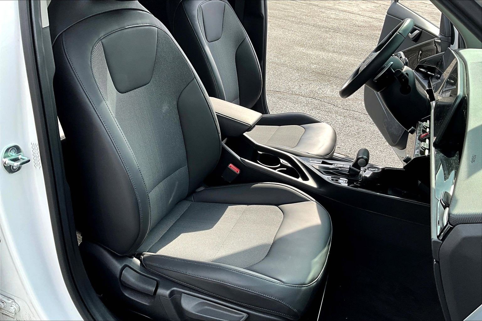 Used 2023 Kia Niro EX Touring FWD image 30