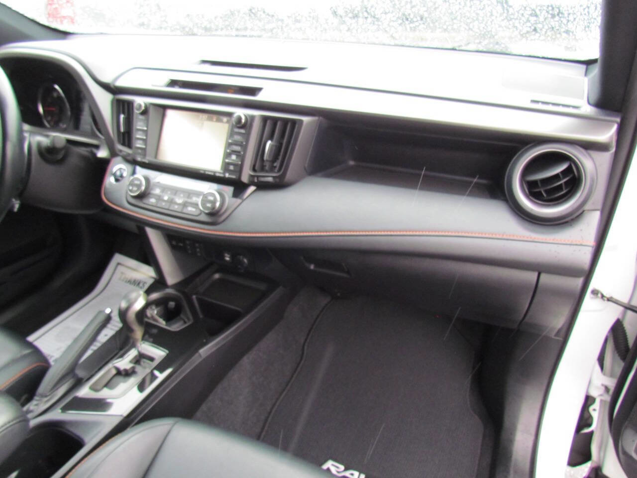 Used 2016 Toyota RAV4 SE image 19