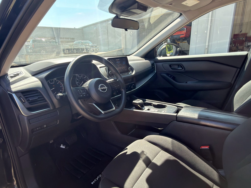 Used 2024 Nissan Rogue S FWD image 11