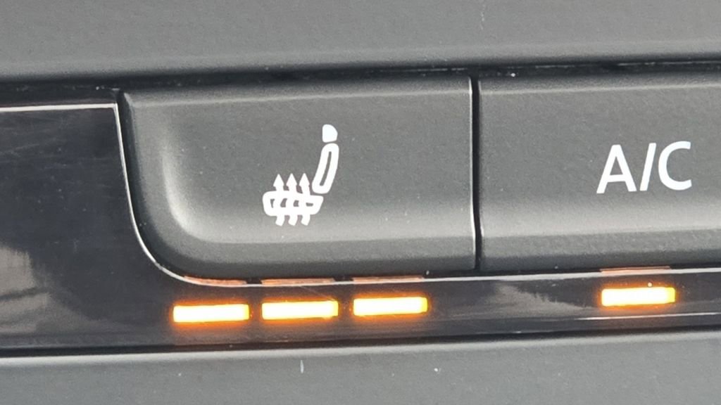 Used 2022 Volkswagen Taos SE w/ Panoramic Sunroof Package image 8