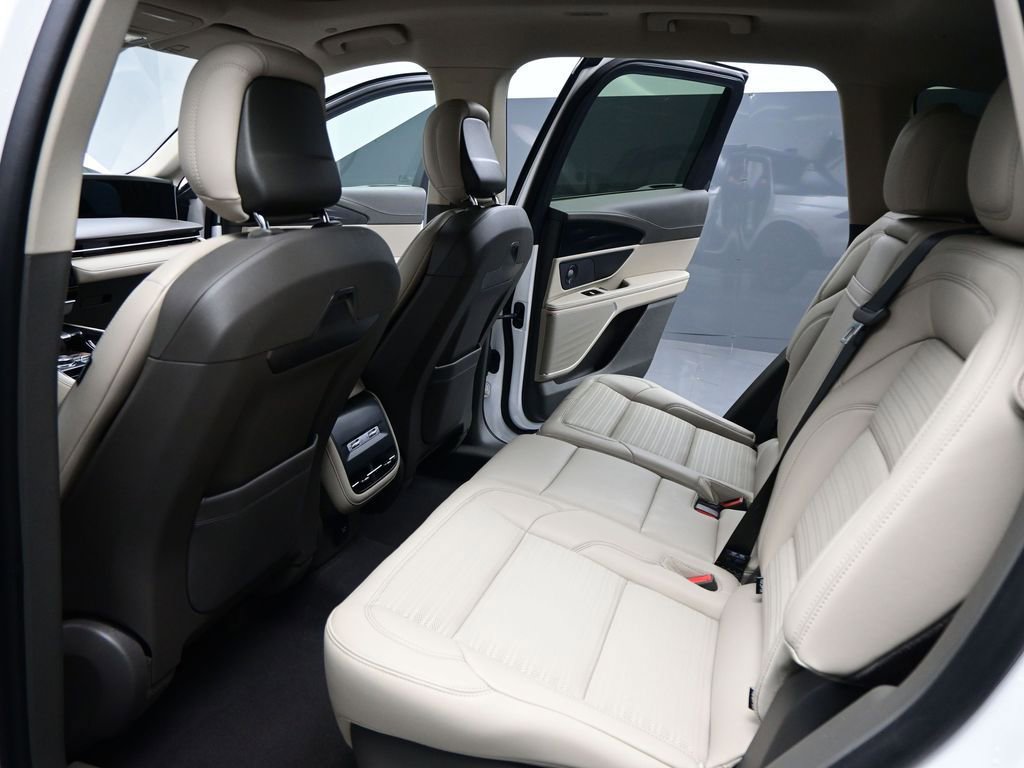 Used 2025 Lincoln Nautilus Reserve w/ Jet Appearance Package AWD/4WD image 25