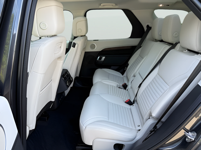 Certified 2025 Land Rover Discovery S AWD/4WD image 28