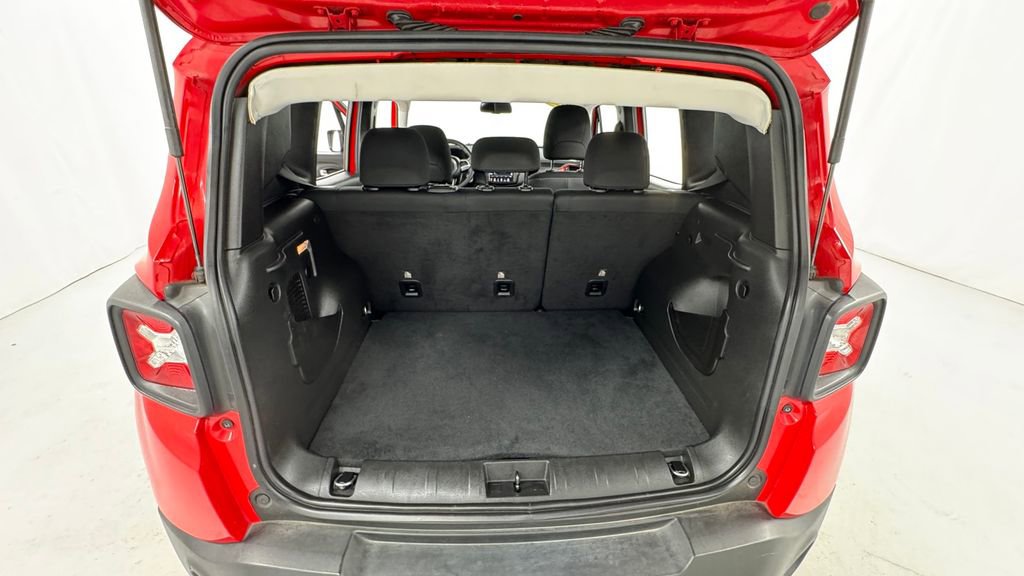 Used 2023 Jeep Renegade Trailhawk AWD/4WD image 15