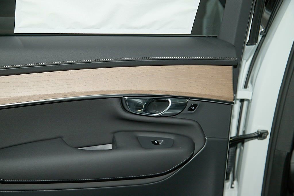 New 2026 Volvo XC90 B6 Plus w/ Protection Package image 18