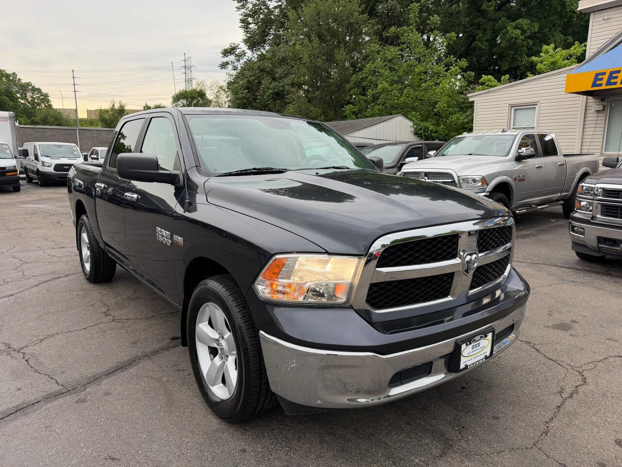 Used 2018 RAM 1500 Classic SLT AWD/4WD image 2