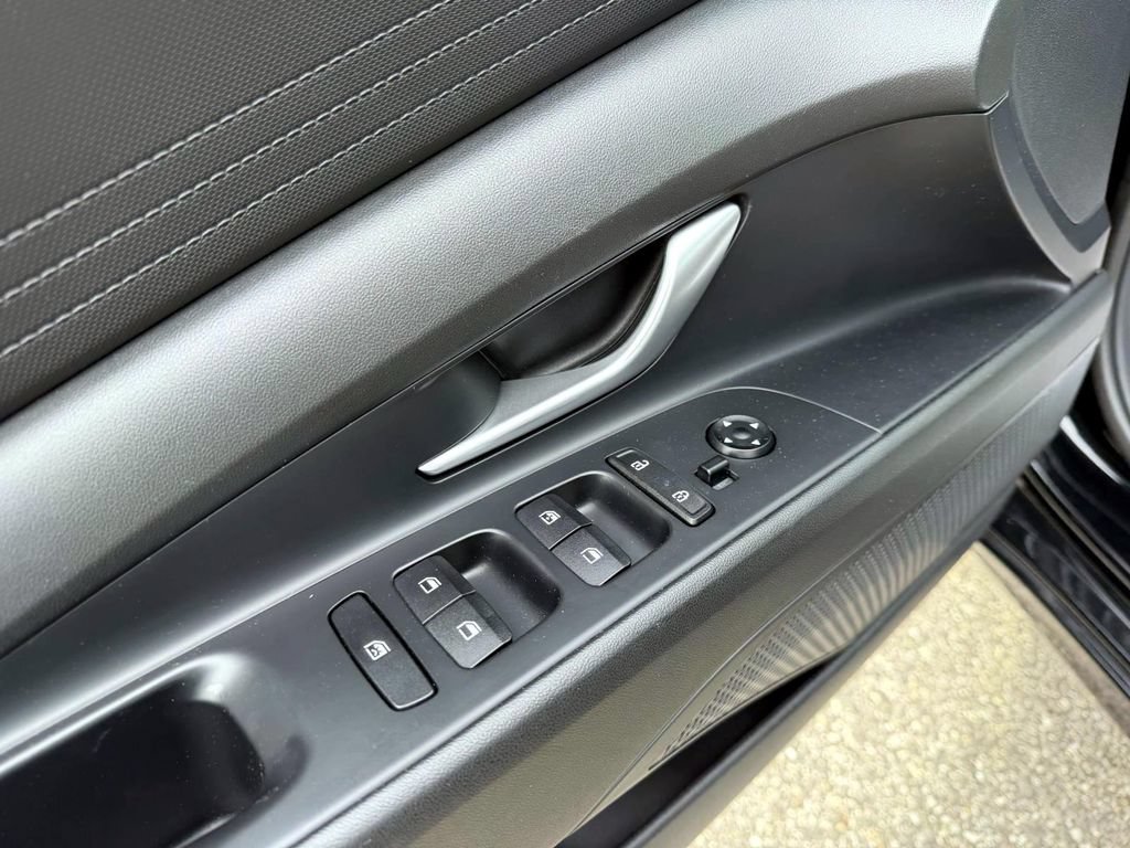 Used 2023 Hyundai Elantra SEL FWD image 19
