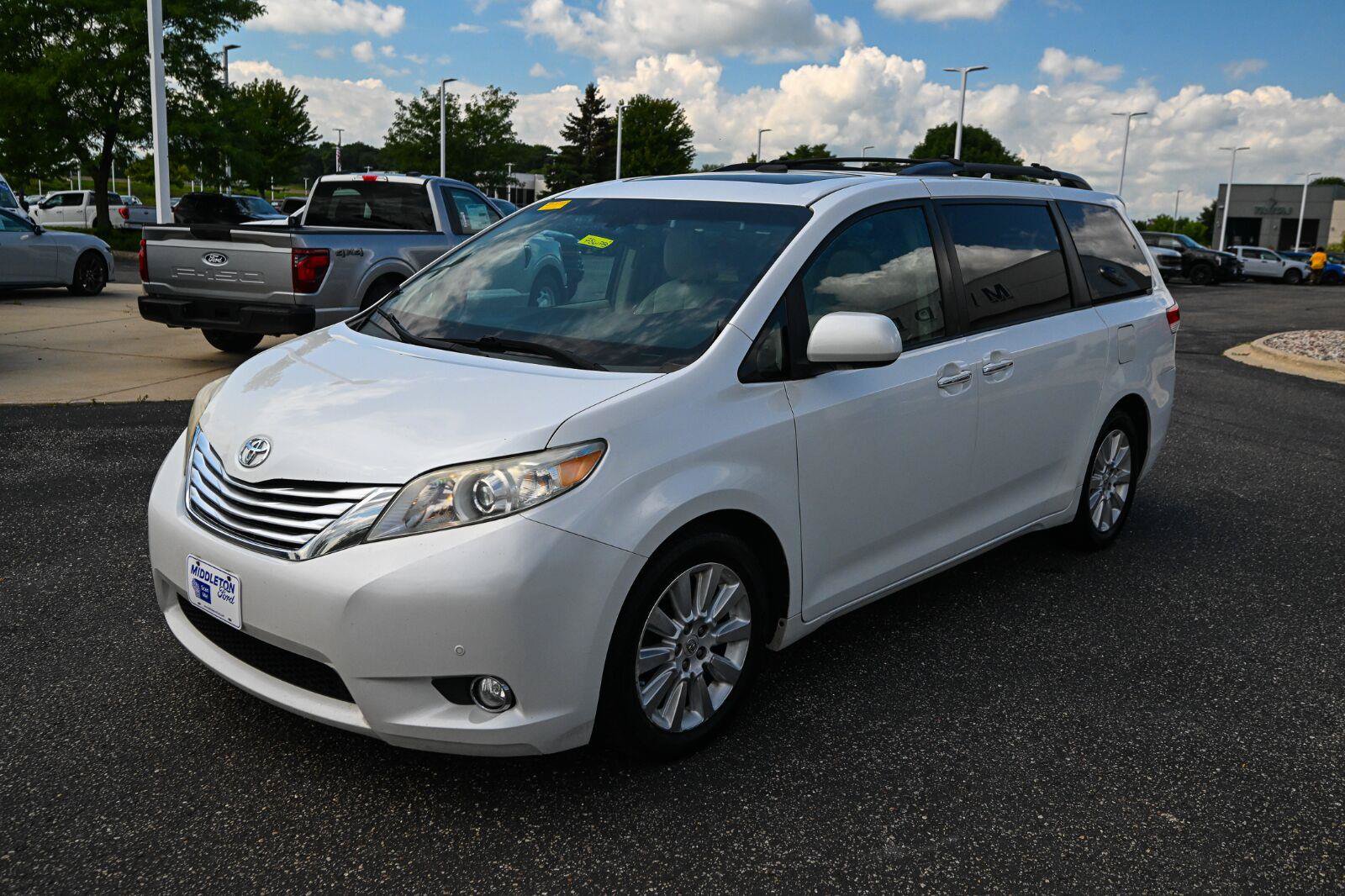 Used 2011 Toyota Sienna Limited w/ Premium Pkg FWD image 9