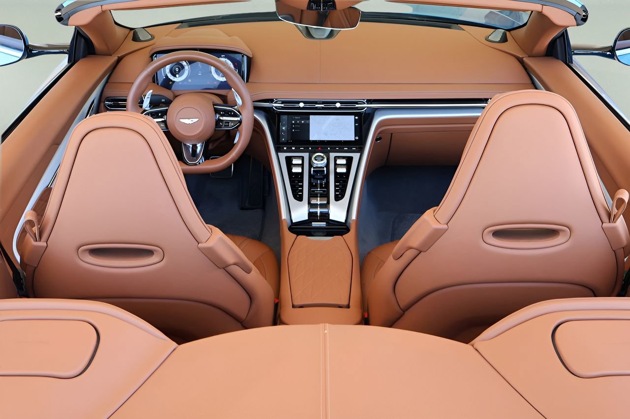 Used 2024 Aston Martin DB12 Convertible image 17