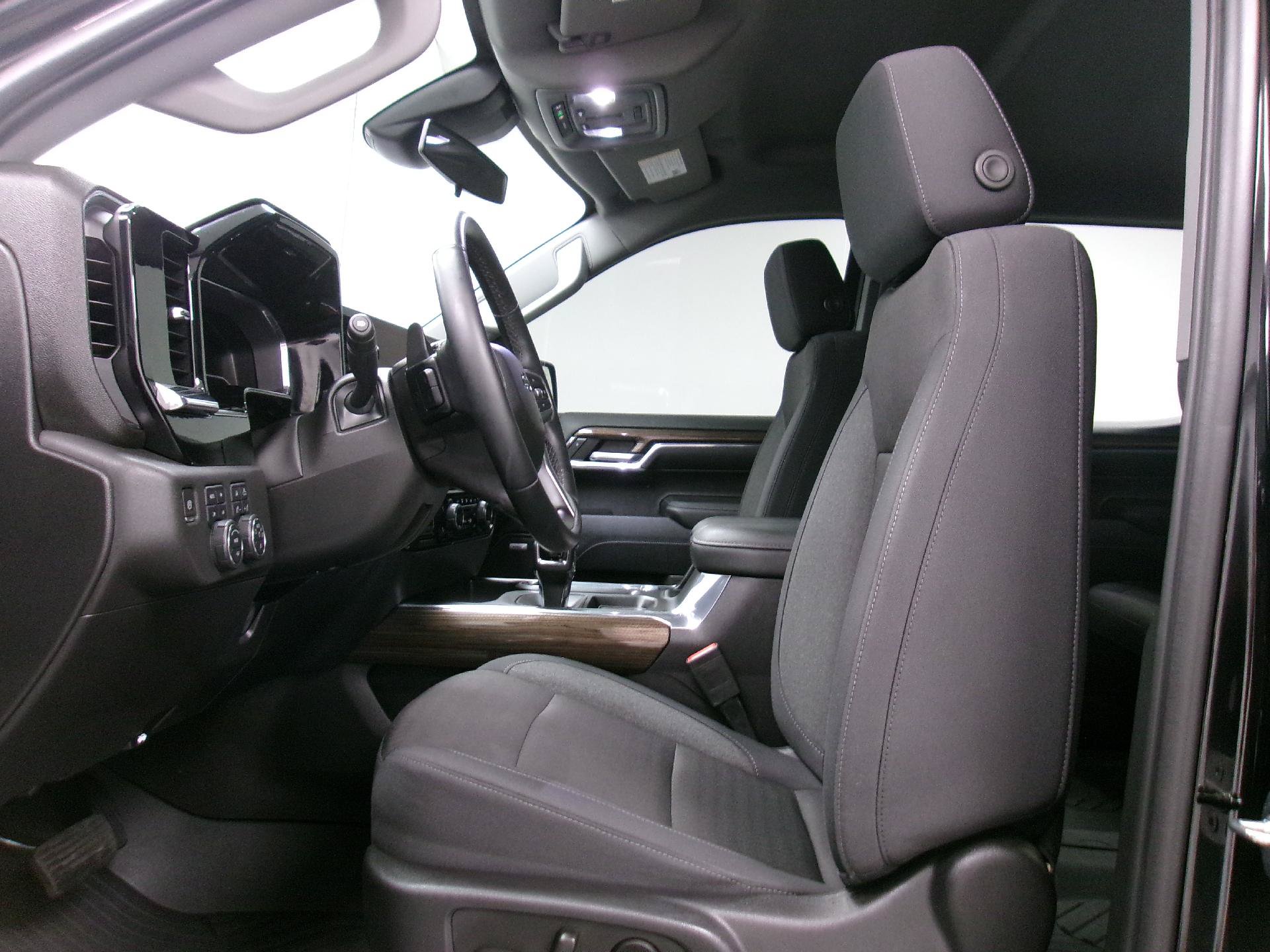 Used 2024 Chevrolet Silverado 1500 LT Trail Boss w/ Convenience Package II AWD/4WD image 9