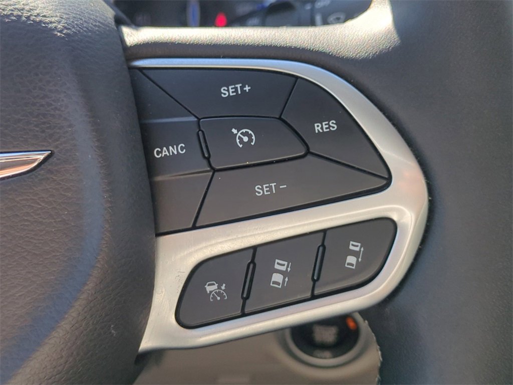 Used 2024 Chrysler Pacifica Touring-L image 28