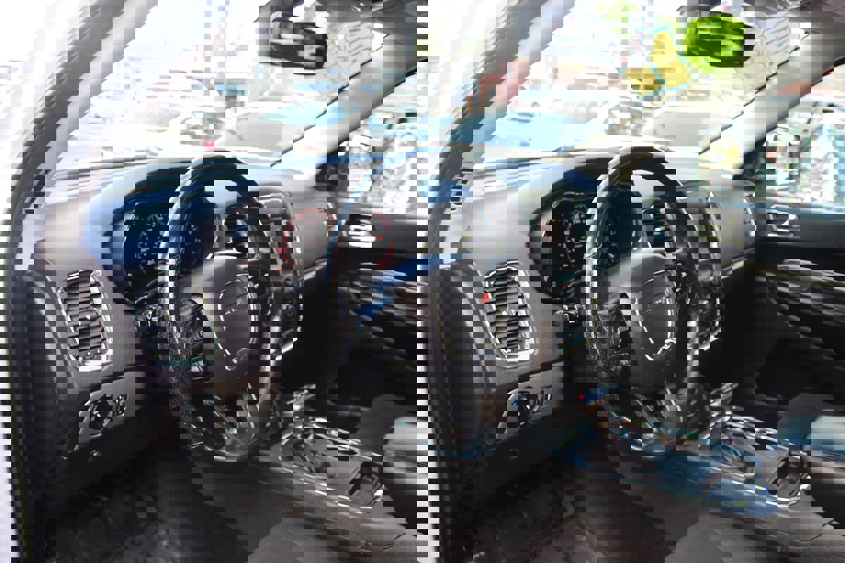 Used 2018 Dodge Durango SXT w/ 3rd Row Seating Group AWD/4WD image 15