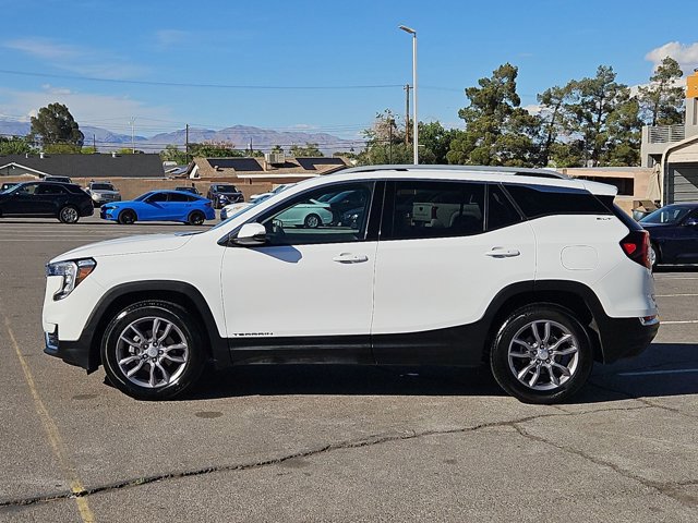 Used 2024 GMC Terrain SLT image 9