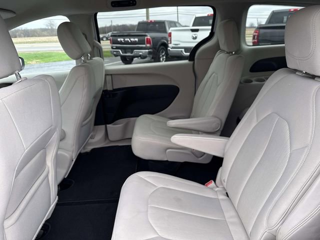 Used 2017 Chrysler Pacifica LX FWD image 22
