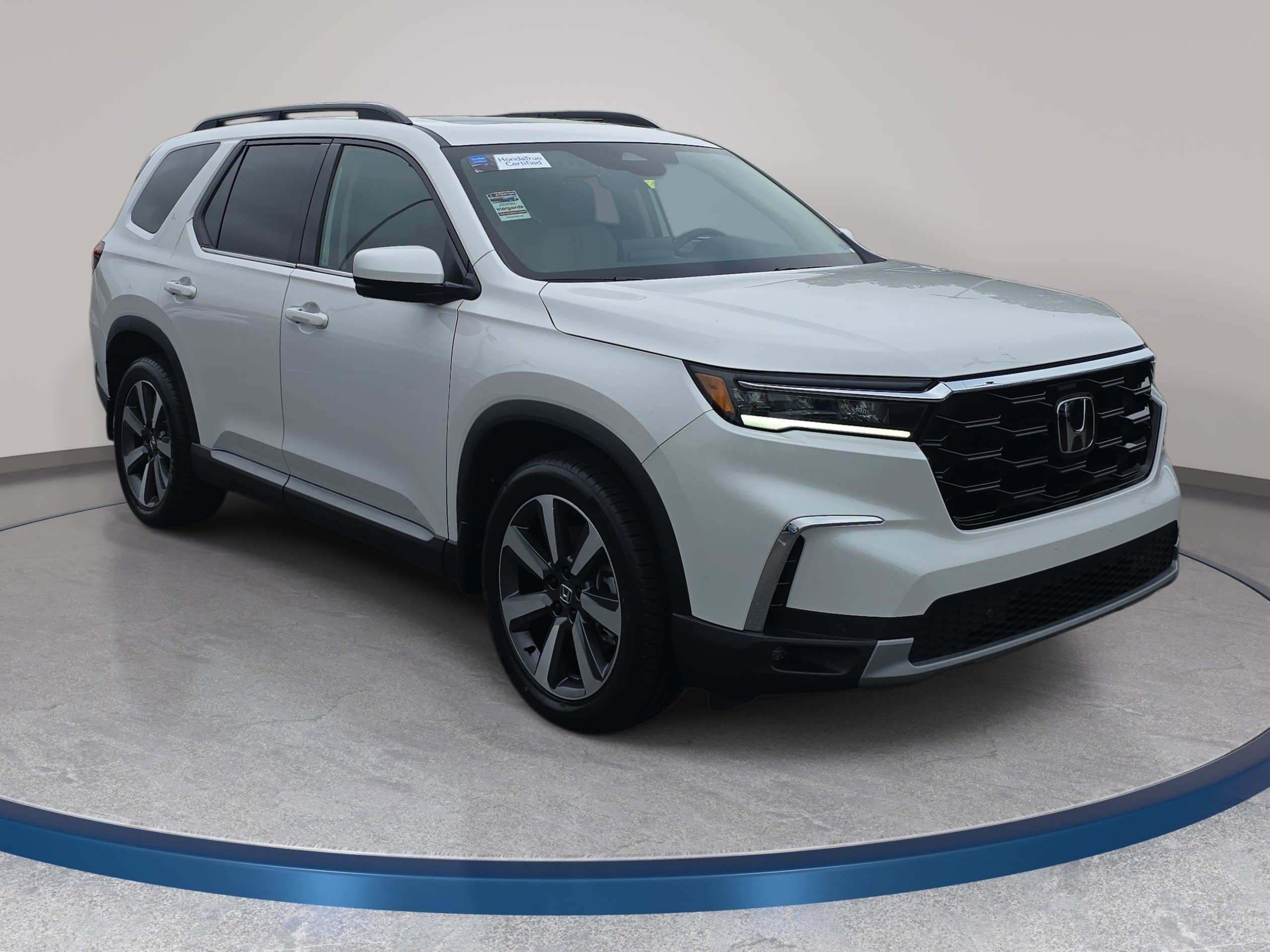 Certified 2024 Honda Pilot Touring image 3