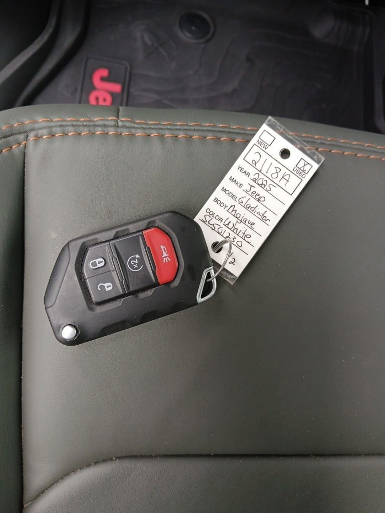 Used 2025 Jeep Gladiator Mojave w/ Convenience Group image 36