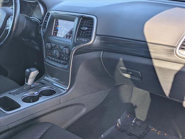 Used 2021 Jeep Grand Cherokee Laredo AWD/4WD image 21