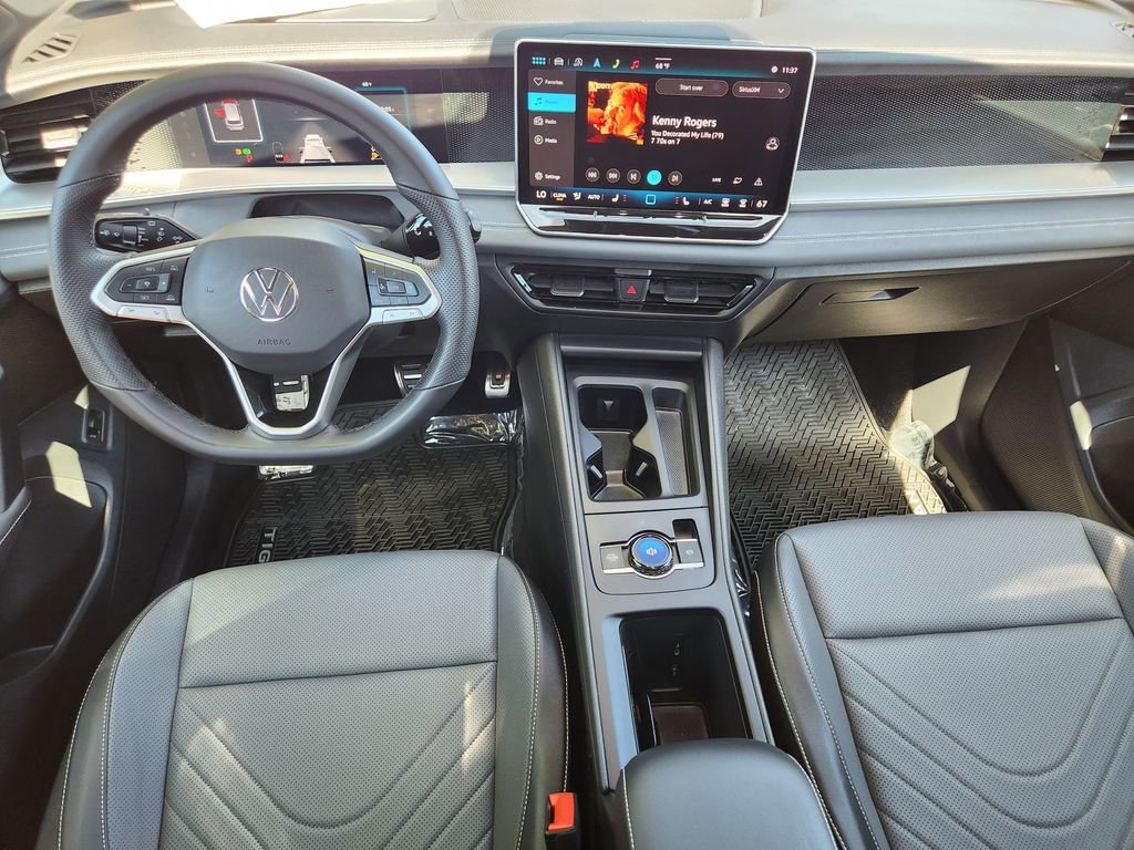 Used 2025 Volkswagen Tiguan SE R-Line AWD/4WD image 16