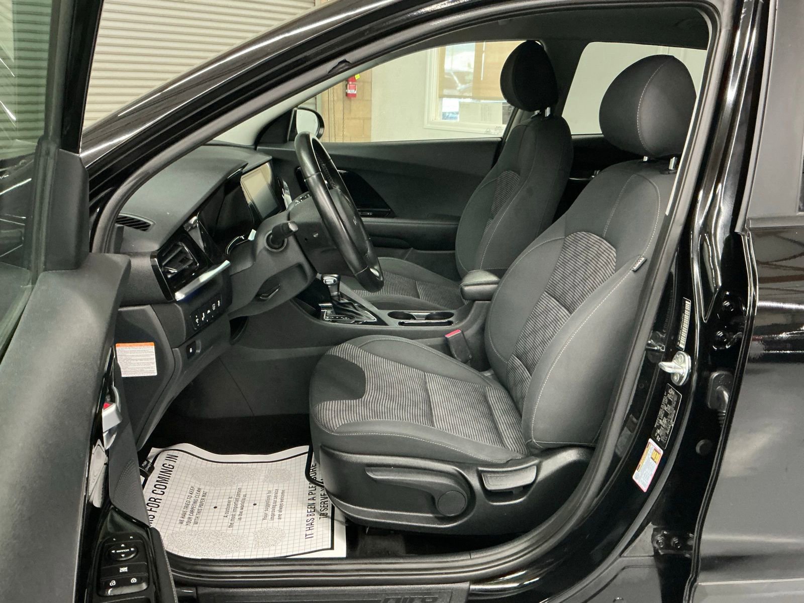 Used 2022 Kia Niro LXS w/ Digital Cluster Package image 12