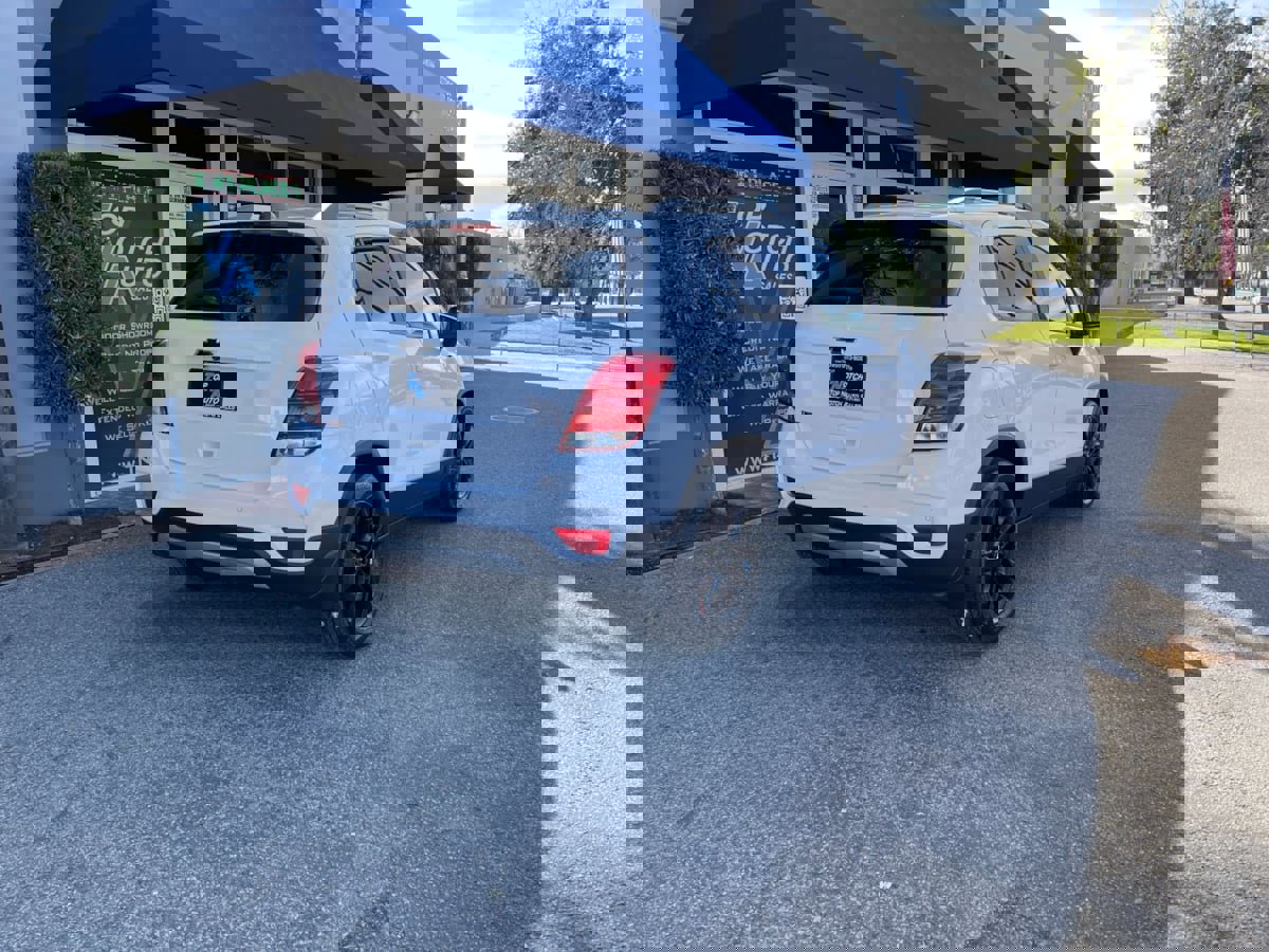 Used 2020 Chevrolet Trax LT w/ Sun & Sound Package image 5