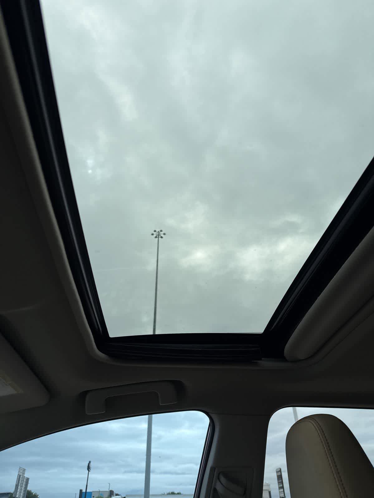 Used 2015 Toyota RAV4 Limited w/ Technology Package image 4