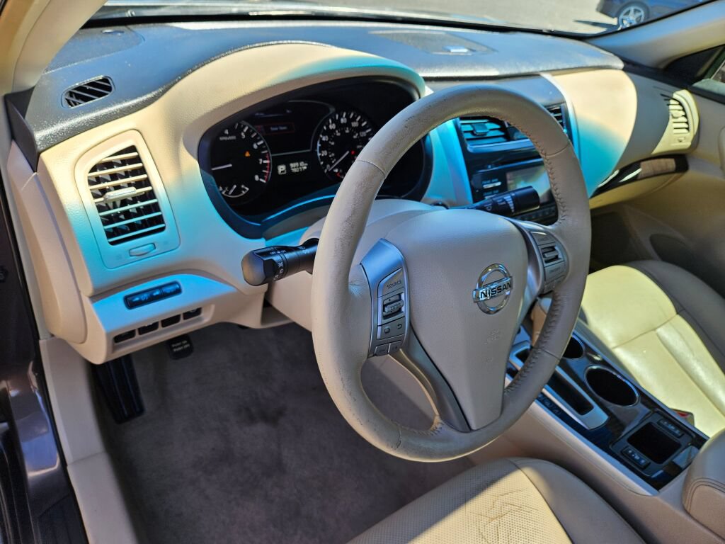 Used 2013 Nissan Altima 2.5 SL w/ 2.5 Moonroof Pkg FWD image 17