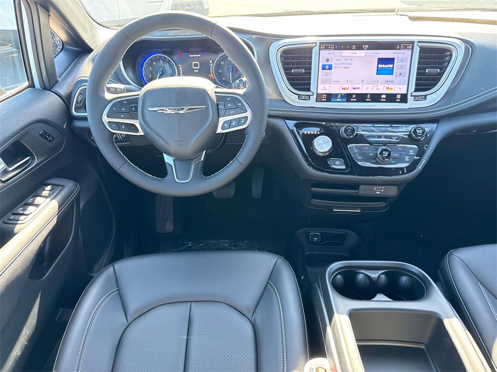 New 2026 Chrysler Pacifica Select image 11