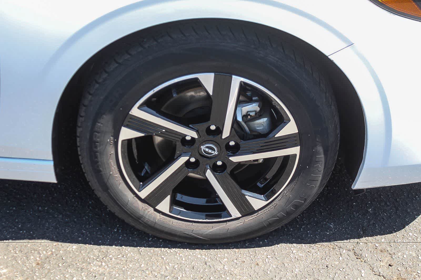 Used 2024 Nissan Sentra SV FWD image 12