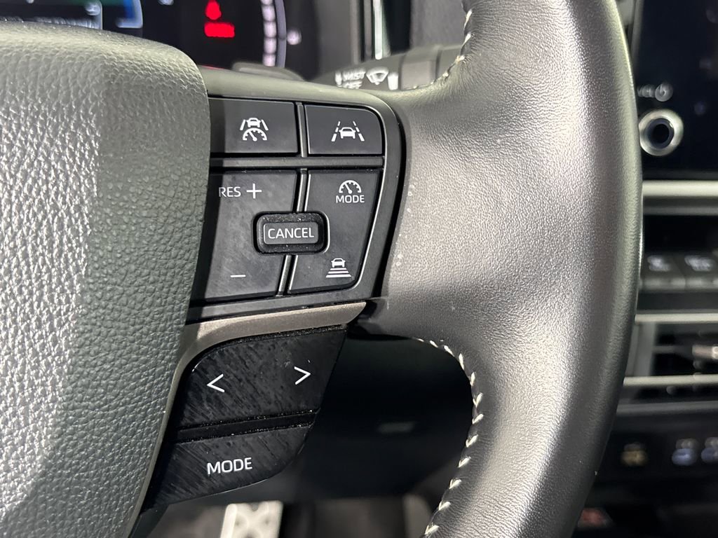 Used 2025 Toyota Camry SE w/ Convenience Package FWD image 18