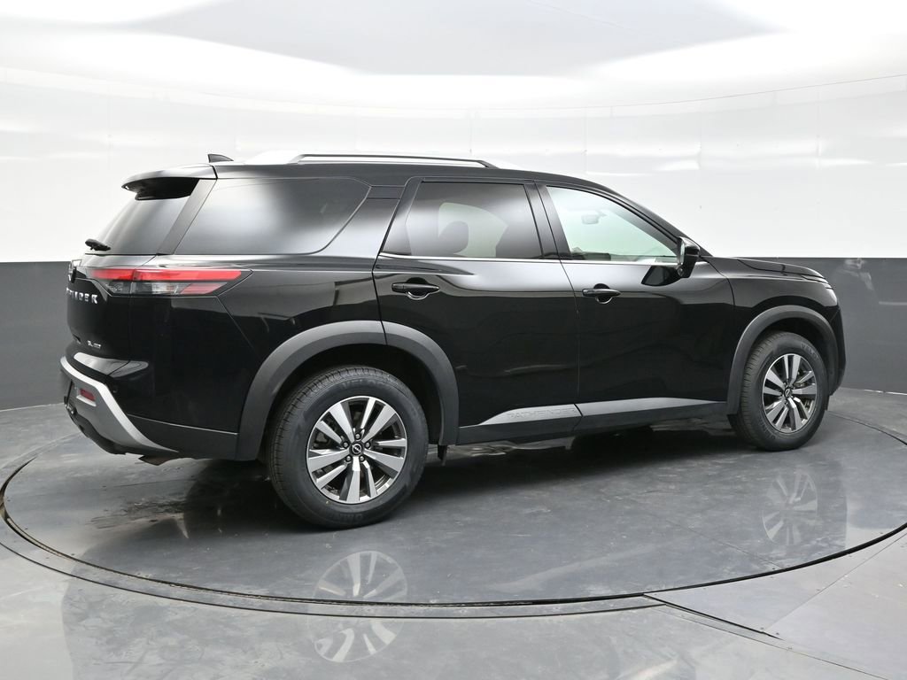 Used 2025 Nissan Pathfinder SL image 3
