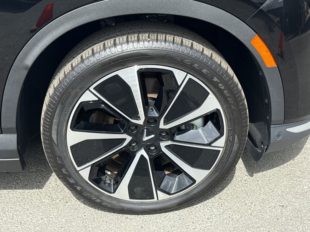 New 2025 VinFast VF 8 Plus AWD/4WD image 7