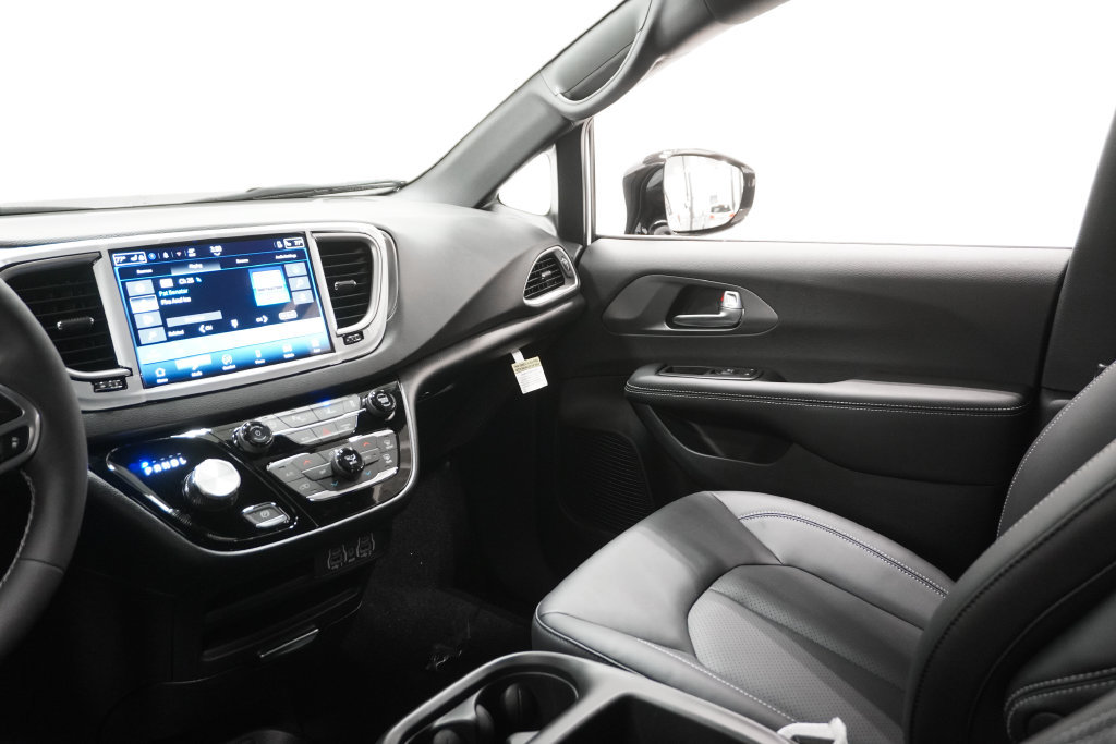 New 2026 Chrysler Voyager LX FWD image 11