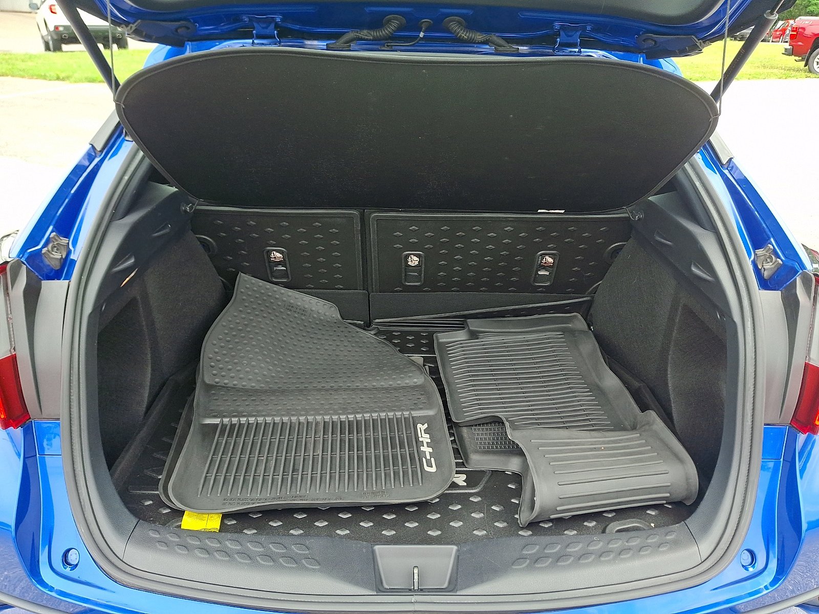 Used 2019 Toyota C-HR XLE FWD image 30