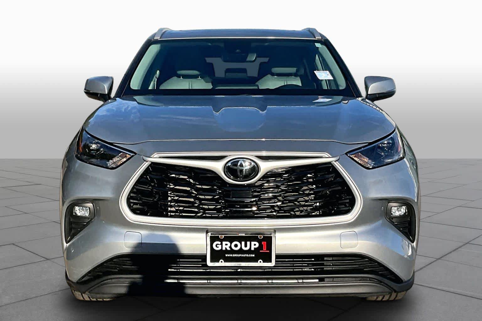 Used 2024 Toyota Highlander XLE AWD/4WD image 4