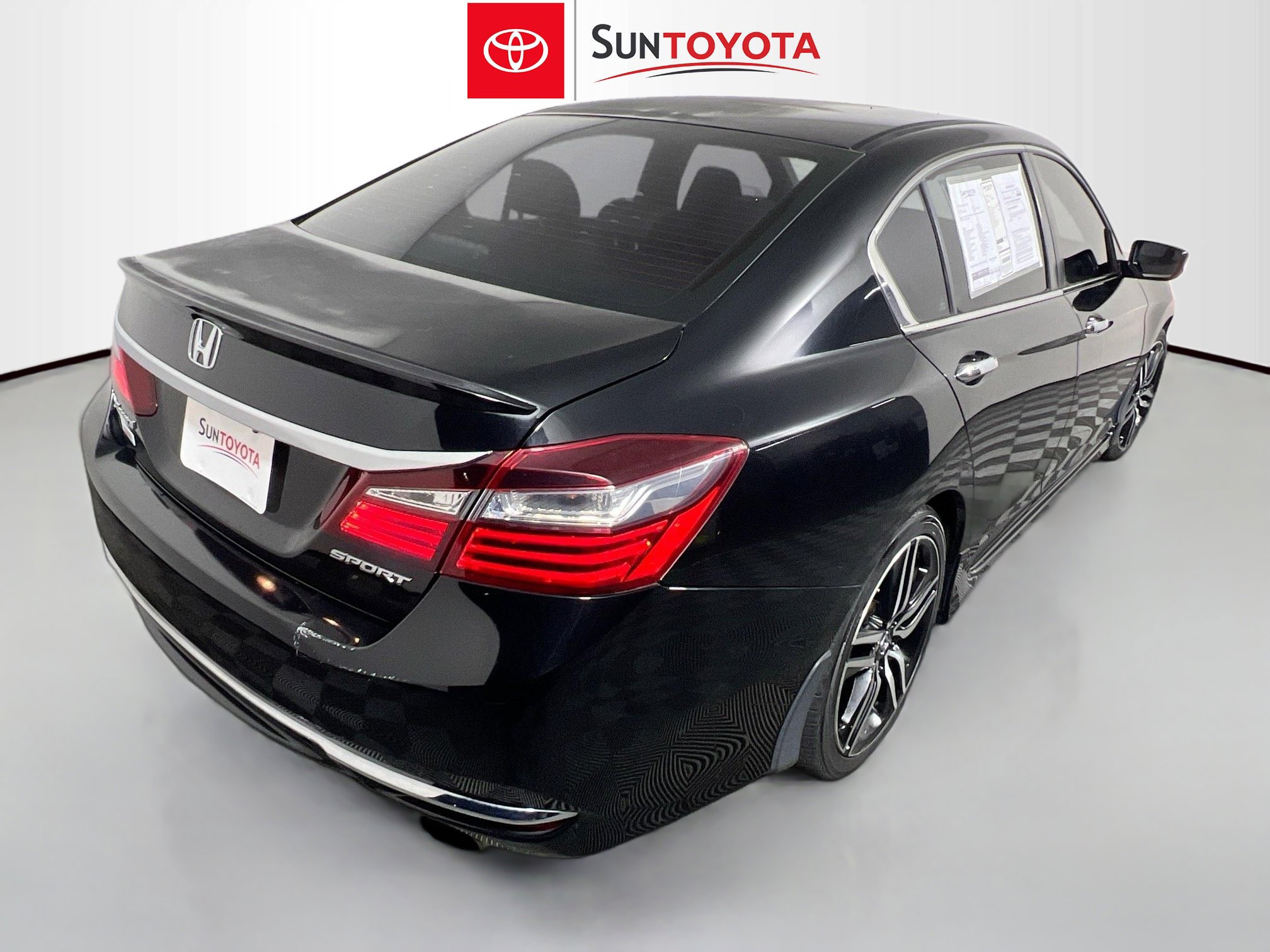 Used 2017 Honda Accord Sport image 4