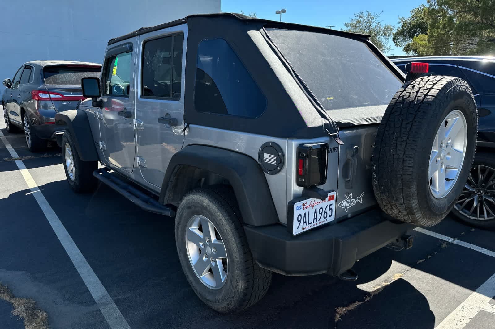 Used 2015 Jeep Wrangler Unlimited Rubicon w/ Connectivity Group AWD/4WD image 4