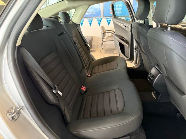 Used 2017 Ford Fusion SE w/ Fusion SE Technology Package image 23