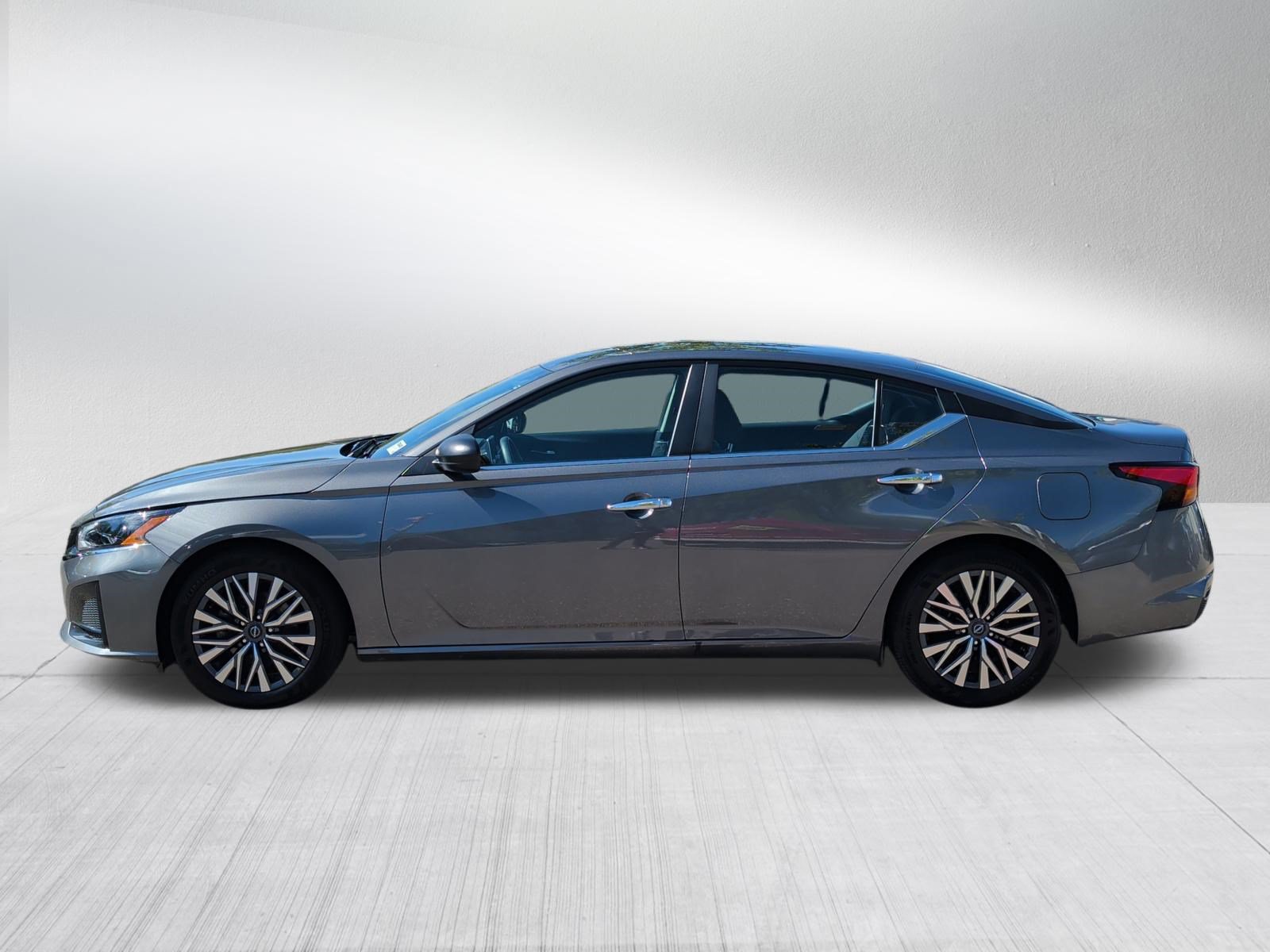 Used 2025 Nissan Altima 2.5 SV FWD image 4