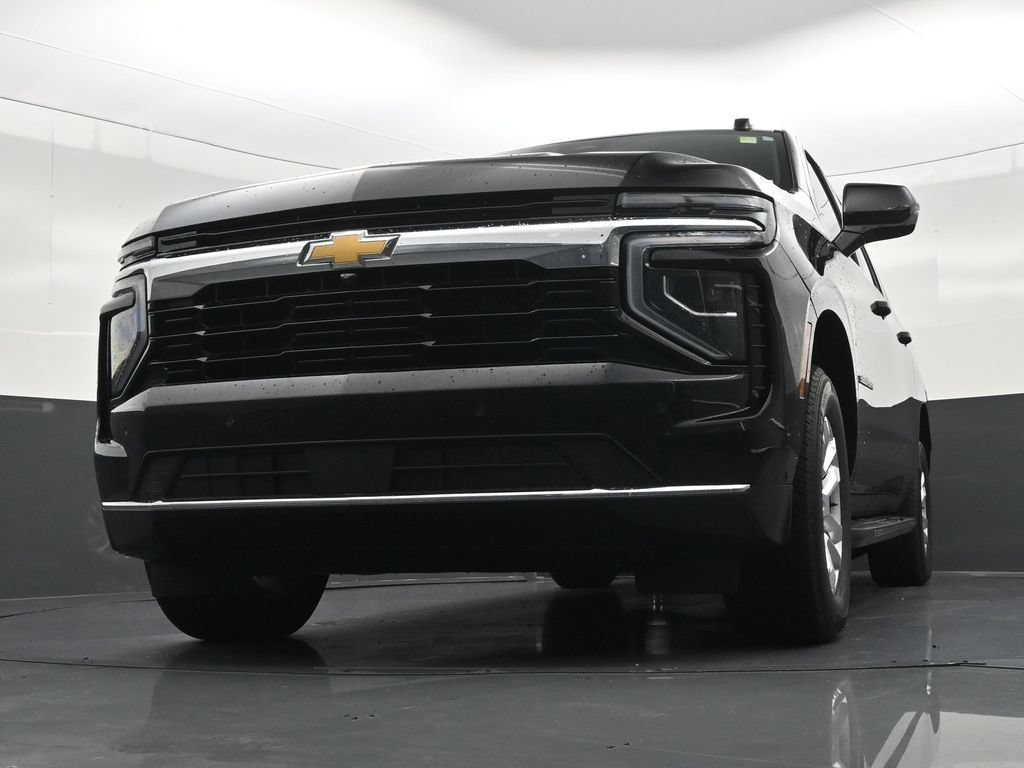 Used 2025 Chevrolet Suburban LS RWD image 32