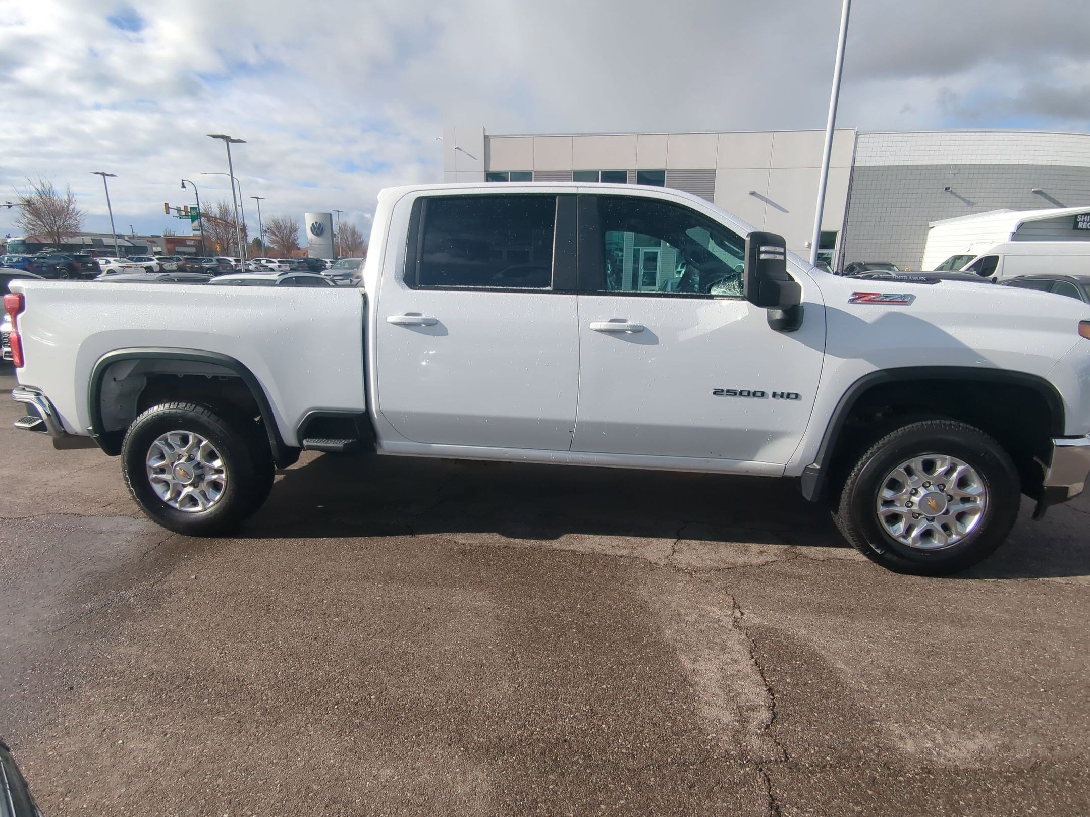 Used 2023 Chevrolet Silverado 2500 LT image 2