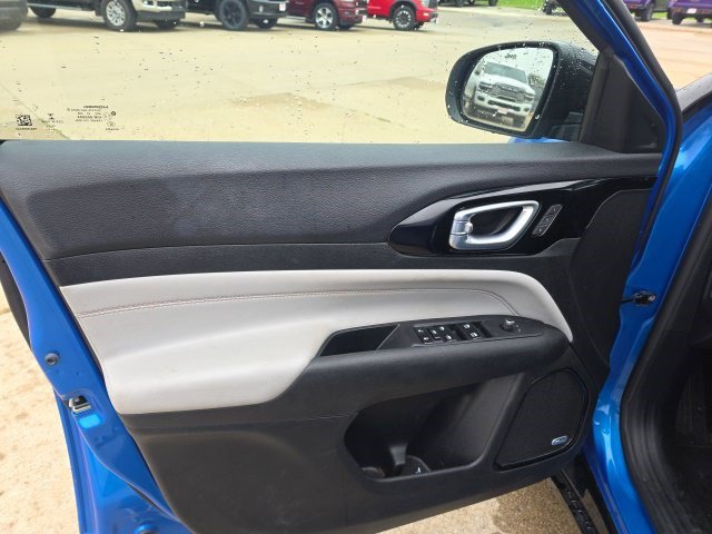 Used 2023 Jeep Compass Limited w/ Elite Group AWD/4WD image 16