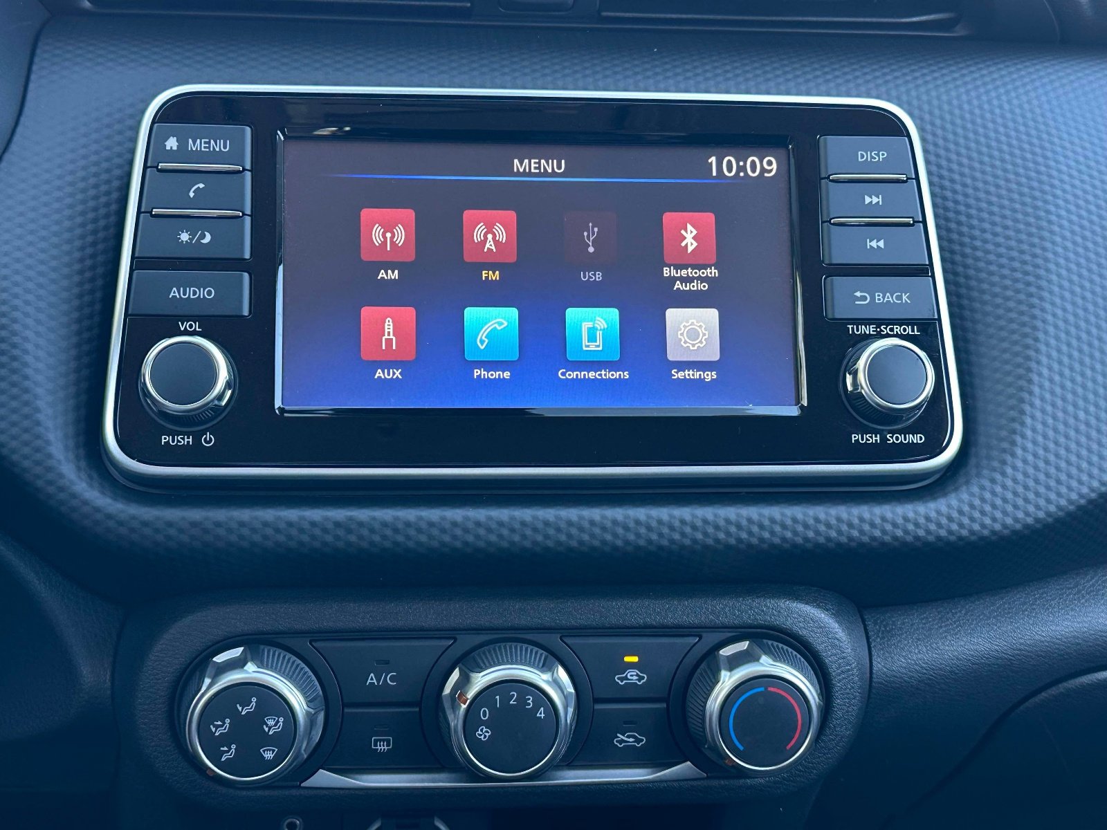 Used 2025 Nissan Kicks Play S image 8