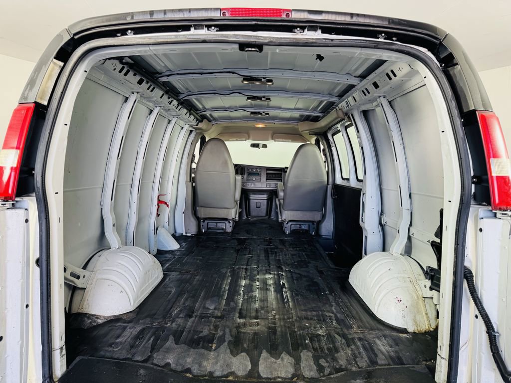 Used 2015 Chevrolet Express 2500 RWD image 17