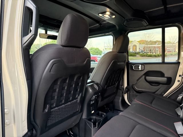 Used 2022 Jeep Wrangler Unlimited Rubicon w/ Cold Weather Group AWD/4WD image 29